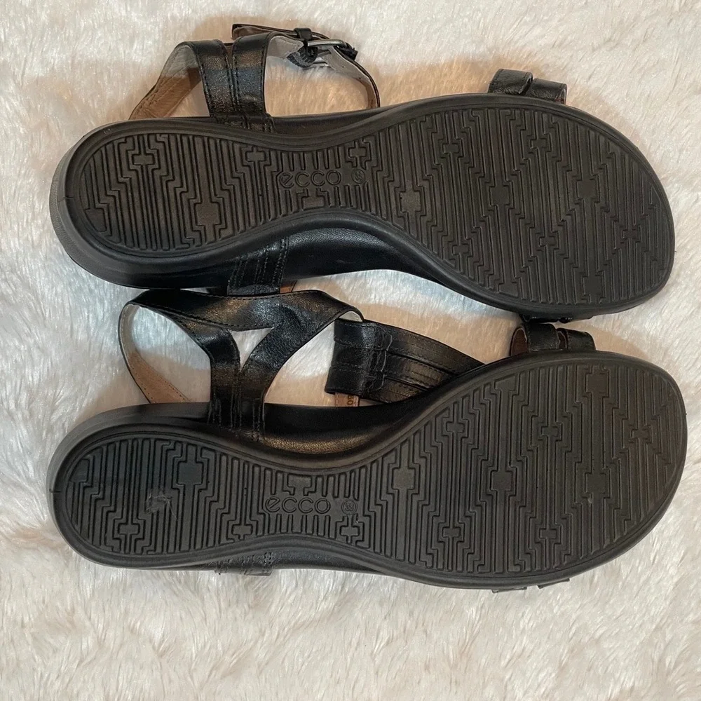 ECCO Black Leather T-Strap Sandals Women EU 38 US 7-7.5 Quiet Luxury Minimalist